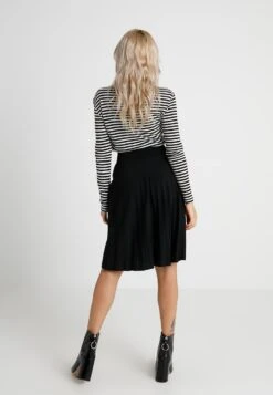 A-Lijn Rok - Black 9 A-Lijn Rok - Black -Anna Field Winkel 5053c38cb0014b659c7b9f981ef22899