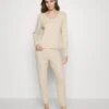 Anna Field Pyjama - Off-White 1 Anna Field Pyjama - Off-White -Anna Field Winkel 7196bcd265194d36b884317d7fef07c6