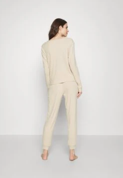 Anna Field Pyjama - Off-White 12 Anna Field Pyjama - Off-White -Anna Field Winkel c645c44a970a4bc1810f0b9f8efa1e58