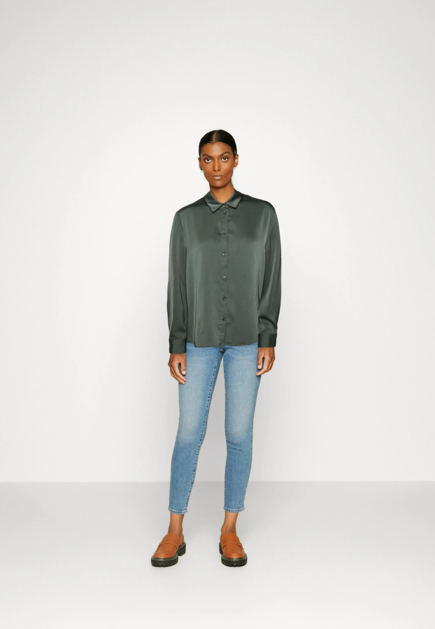 Anna Field Overhemdblouse - Olive 4 Anna Field Overhemdblouse - Olive - Afbeelding 2