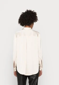 Anna Field Overhemdblouse - Nude 9 Anna Field Overhemdblouse - Nude -Anna Field Winkel d440f1564b214990b8800f83f8491c11